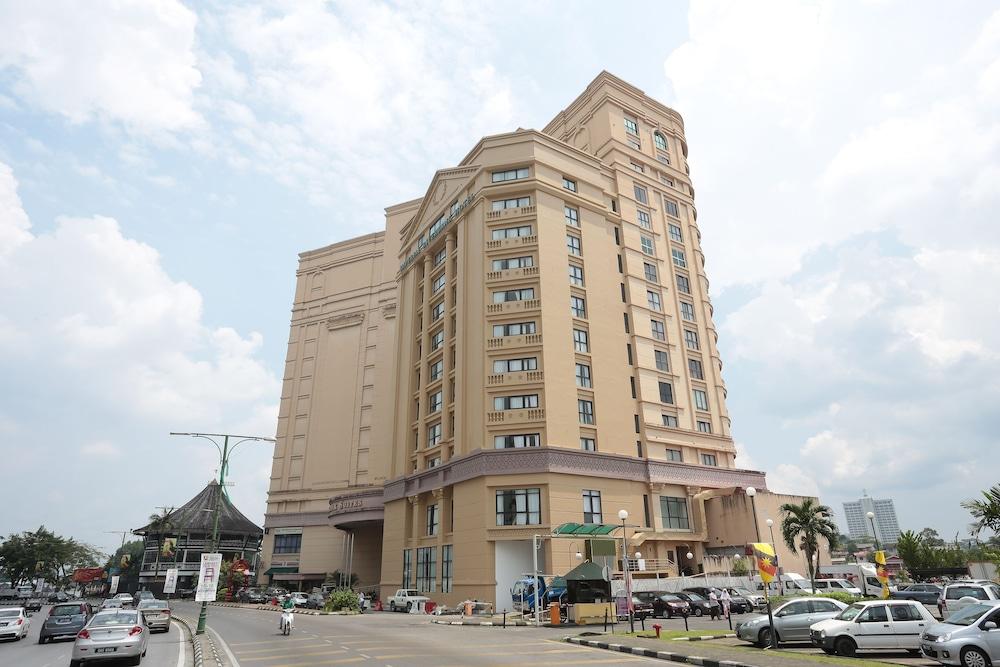 Imperial Riverbank Hotel Kuching Exterior photo